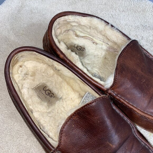 UGG Men’s Brown Leather Shearling Lined Loafer Slippers Moc Toe Size 10 main image 6
